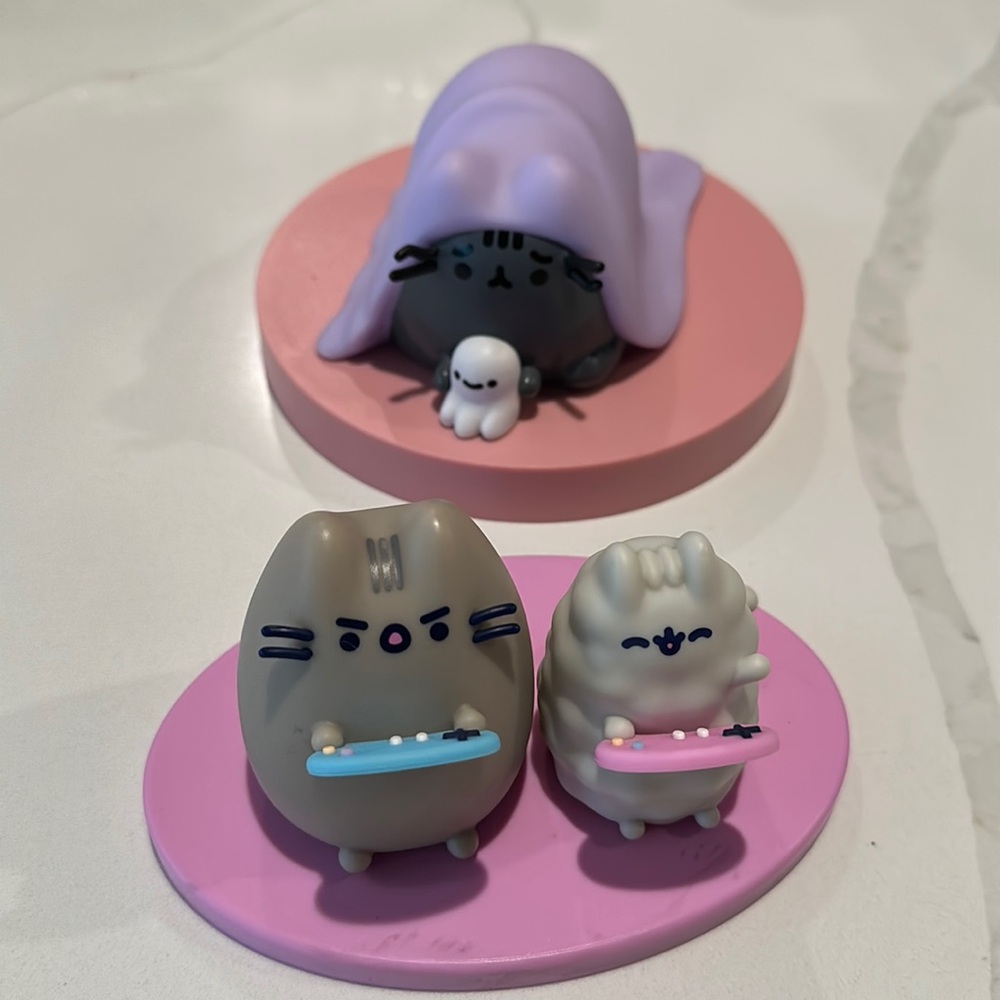 2 exclusive figures - Pusheen and stormy gaming gamer box and scaredy cat mint